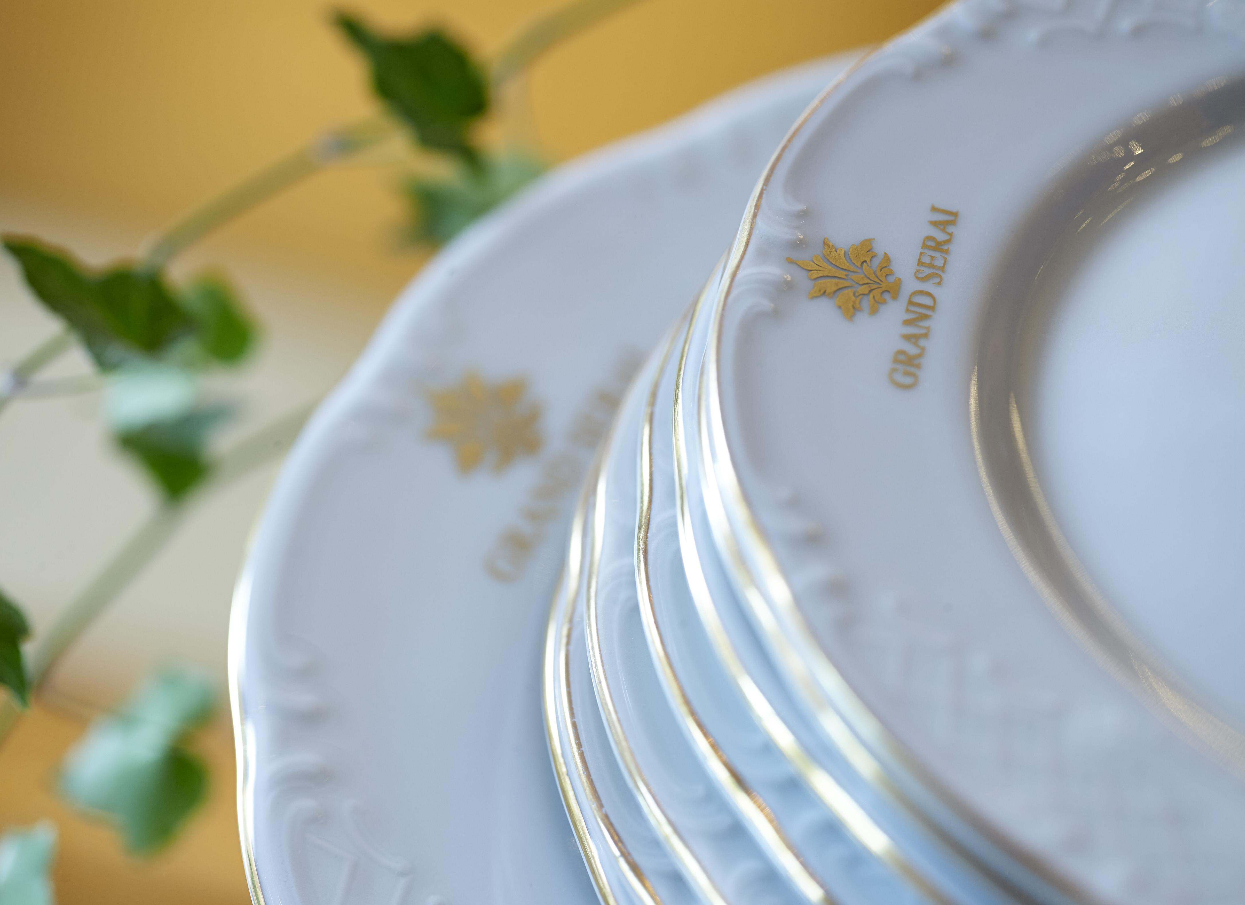 Grand Serai Congress And Spa Ioánnina Eksteriør bilde Dinnerware
