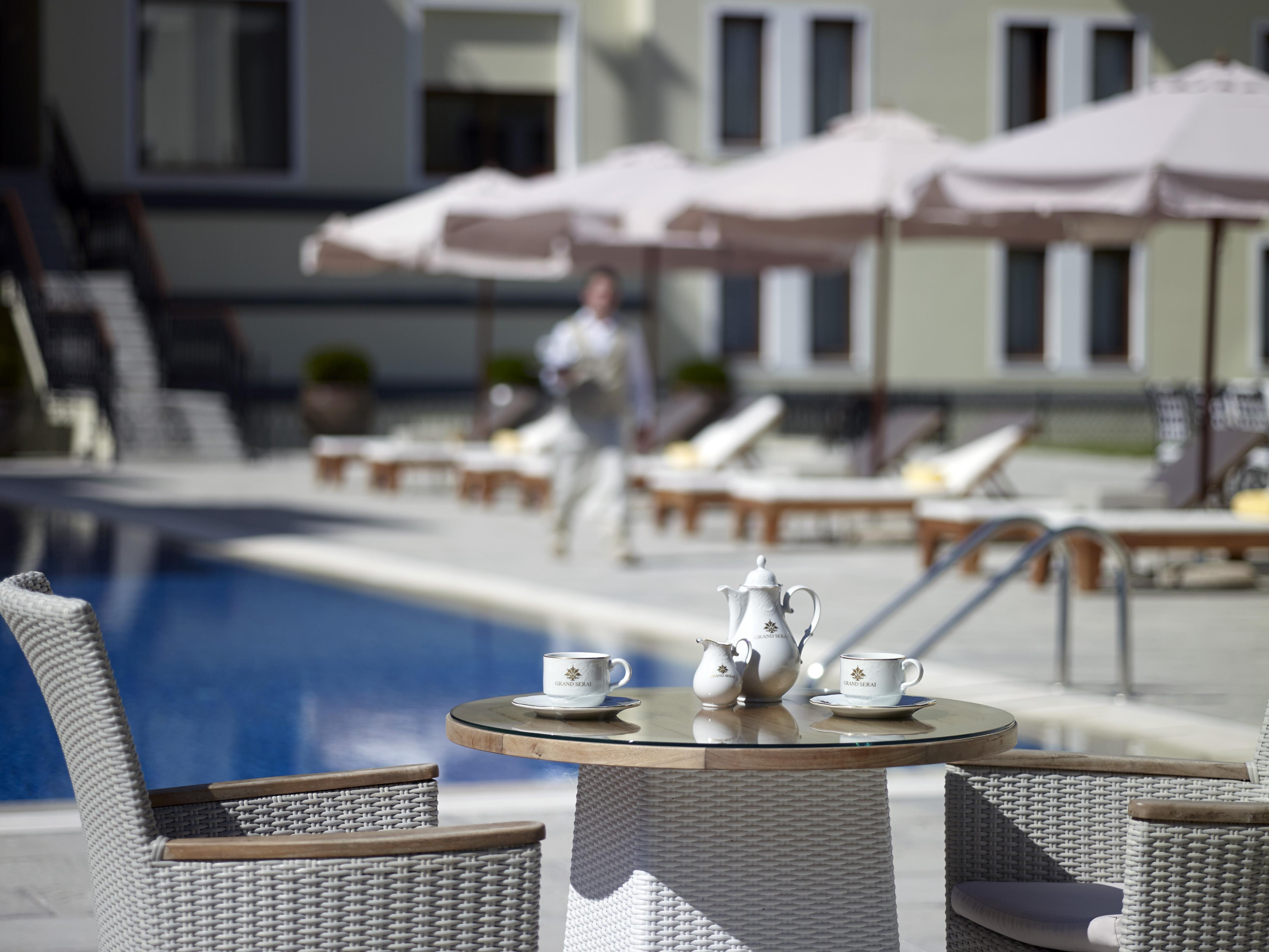 Grand Serai Congress And Spa Ioánnina Eksteriør bilde The swimming pool at the hotel