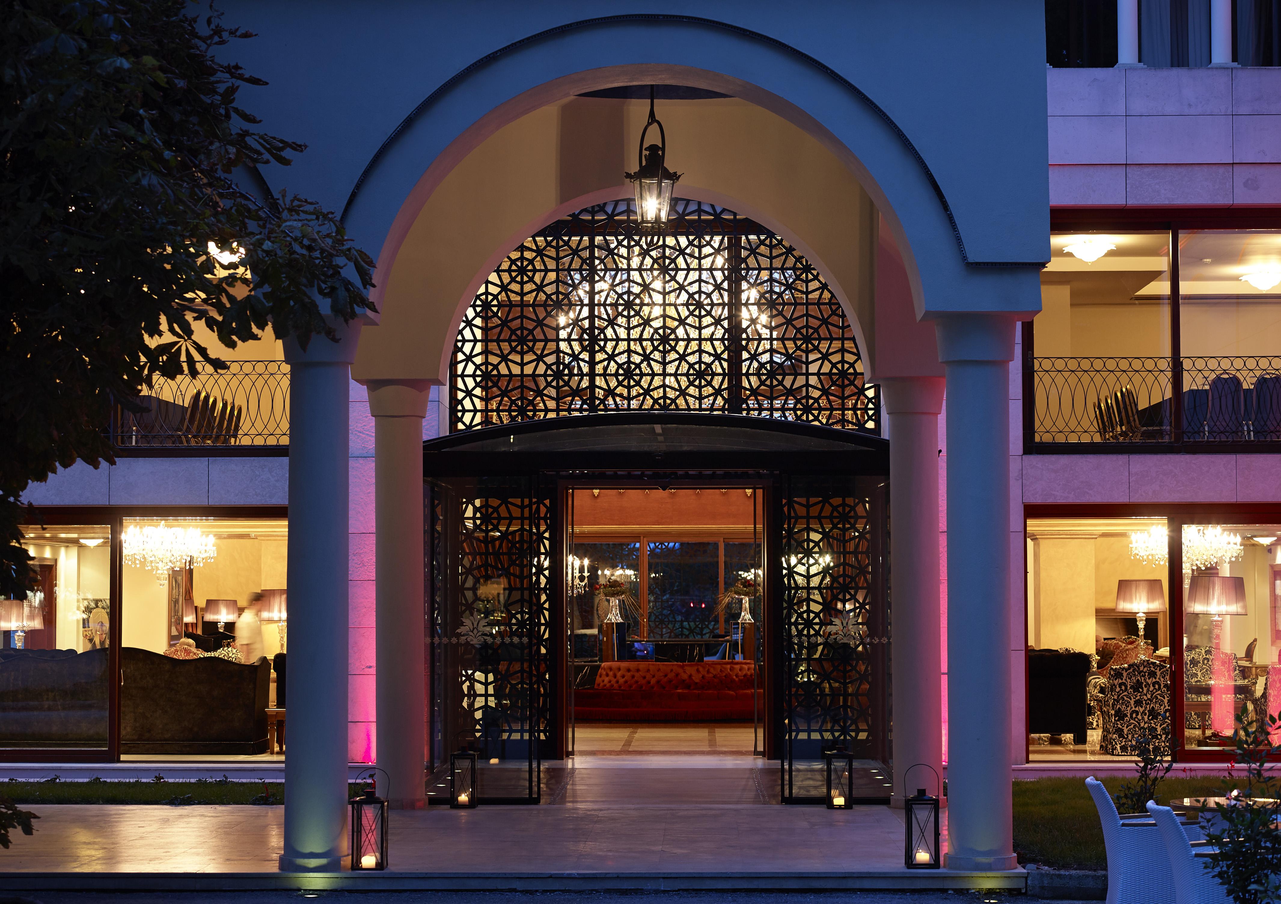 Grand Serai Congress And Spa Ioánnina Eksteriør bilde Entrance to the hotel