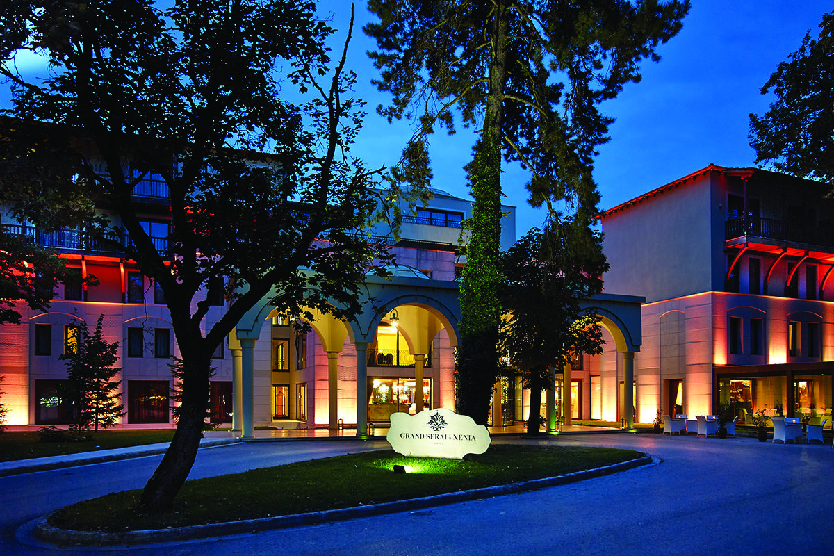 Grand Serai Congress And Spa Ioánnina Eksteriør bilde Entrance of the hotel