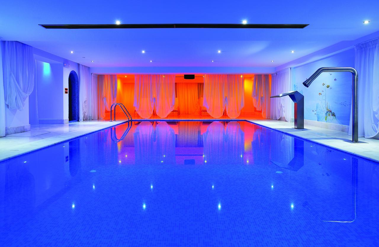 Grand Serai Congress And Spa Ioánnina Eksteriør bilde The swimming pool at the hotel